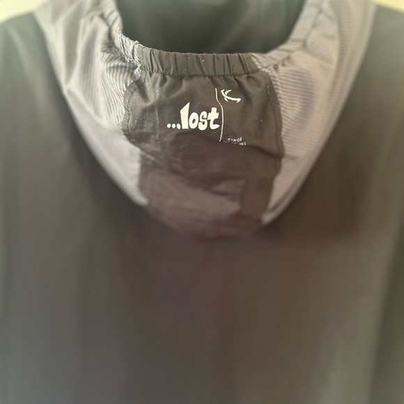 Men's Lost windbreaker. Black and grey. Size Med.      1101 - Picture 4 of 9